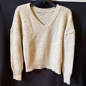 🍂.SO WOMENS SIZE SMALL TAN V-MECK SWEATER